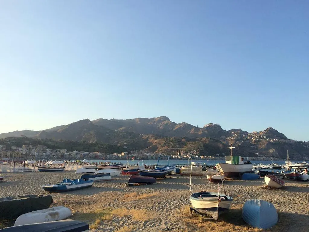 Chelsea Barracks Apartment Giardini Naxos